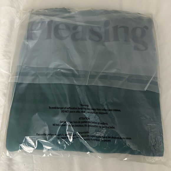 THE PLEASING CREWNECK IN FOREST GREEN - Picture 3 of 3